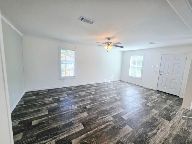 Foto del edificio - Brand-New Home 3 Bedroom 2 Bathroom