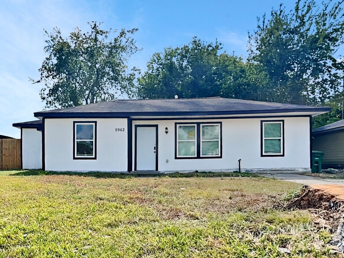 Foto principal - 5962 Belcrest St