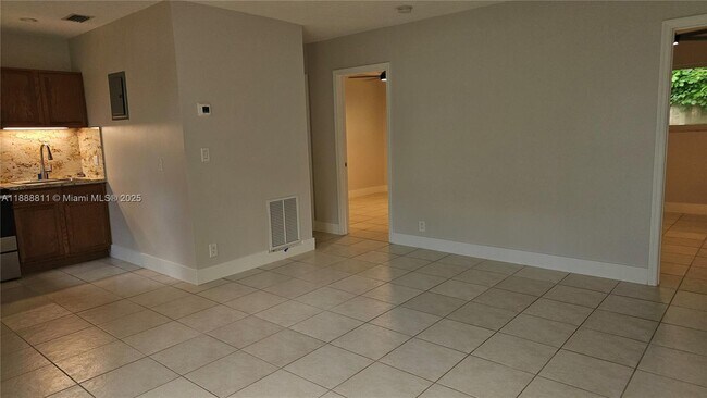 Foto del edificio - 818 SW 4th St