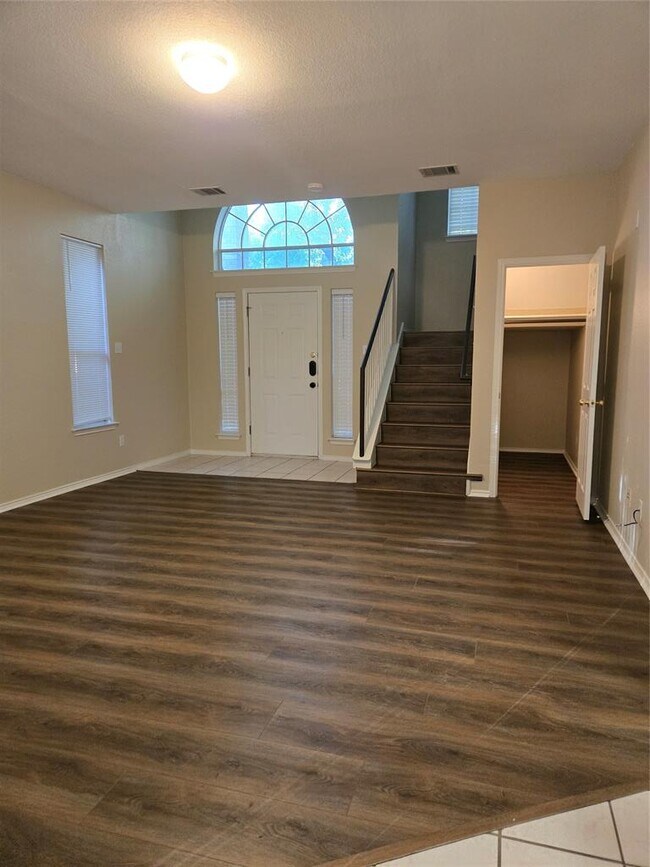 Foto del edificio - 8309 Dulac Dr