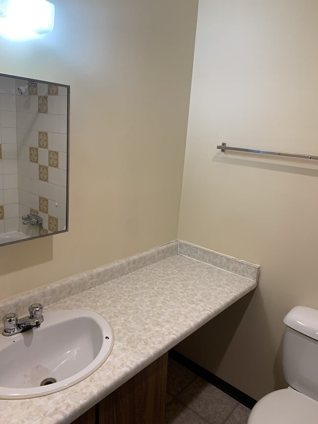 Building Photo - 9527-998A 98a Ave