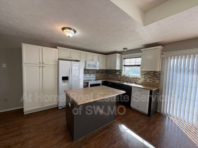 Building Photo - 3419 S Farm Rd 129