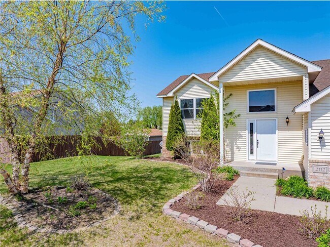 Foto del edificio - 2112 Blake Ave