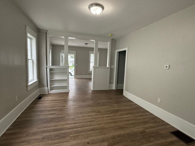 Building Photo - Charming 3-Bedroom Single-Family Home | Se...