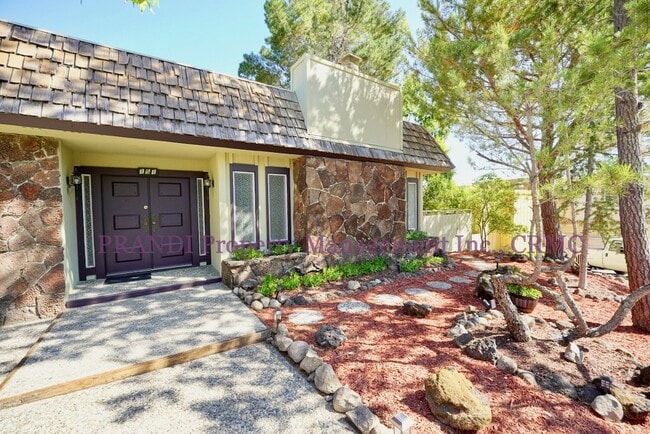 Foto del edificio - "Charming 3-Bedroom Sanctuary in San Rafael – Spacious 2,250 Sq Ft Home with 2 Full Baths!"