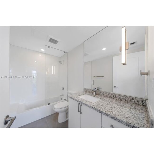 Building Photo - 1536 NW 15th Ave