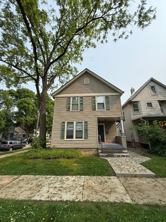 Building Photo - 1236 Mound St