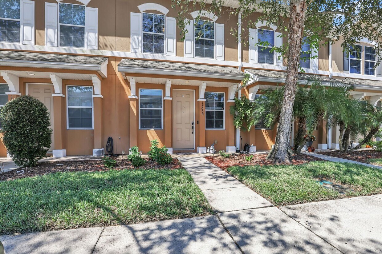 Primary Photo - Beautiful 2 bedroom/ 2.5 bathroom townhome...