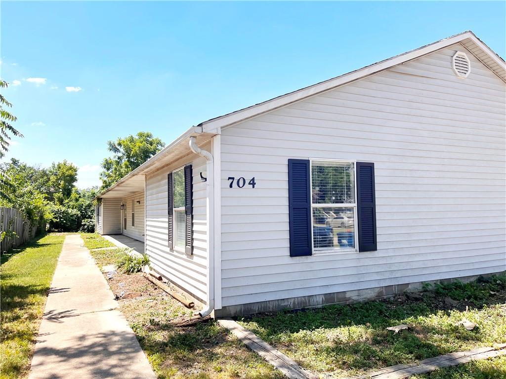 Primary Photo - 704 SE 4th St