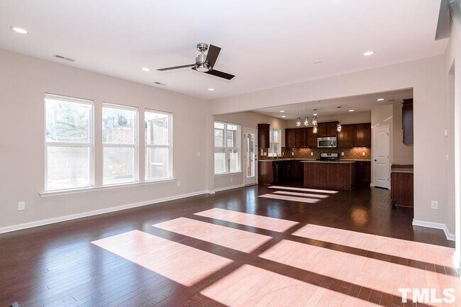 Foto del edificio - 1117 Cozy Oak Ave