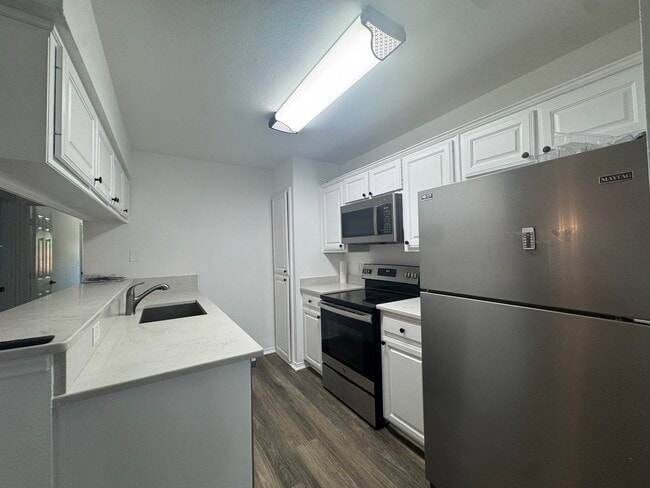 Building Photo - 305 N Arizona Dr