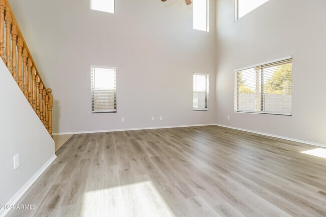 Building Photo - 17232 W Maui Ln