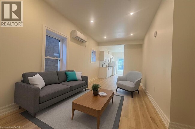 Building Photo - 27 Queenston St