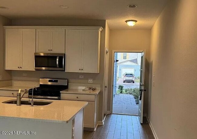 Building Photo - 378 Brandon Lks Dr