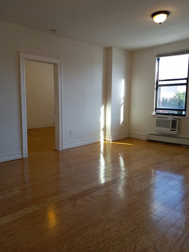 Foto del edificio - 3702 Broadway