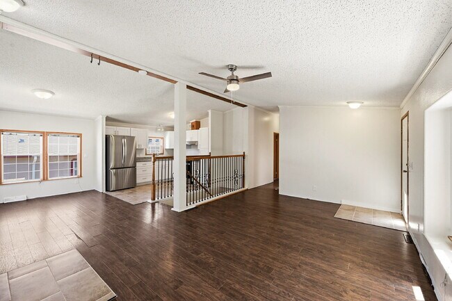 Foto del edificio - $2,595.95, 5 bed, 3.5 bath with a fenced back yard