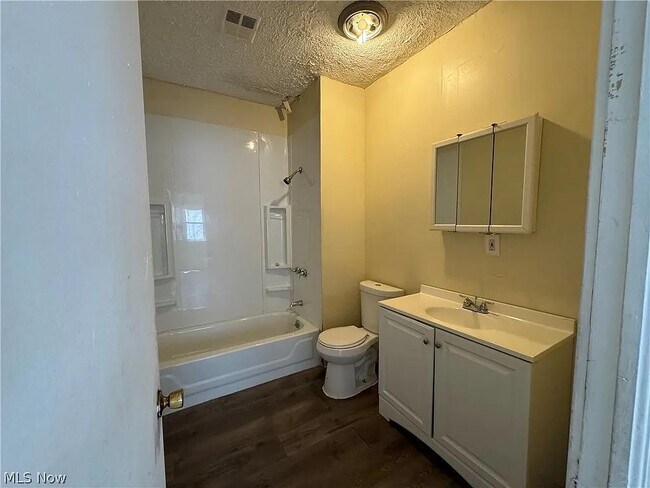 Building Photo - 13214 Svec Ave