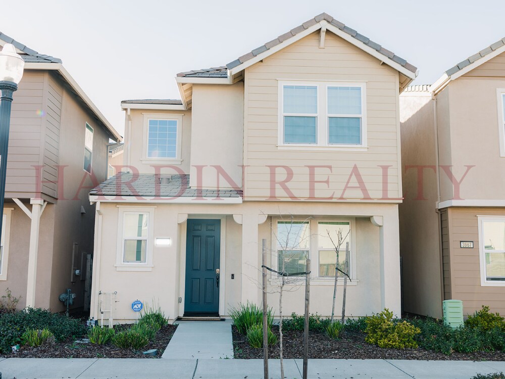Foto principal - 3963 Streamline St