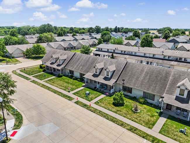 Building Photo - Towne & Country