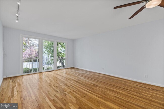 Foto del edificio - 723 Delaware Ave SW
