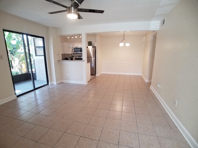 Foto del edificio - Beautiful Remodeled 2/2 Winter Park Condo ...