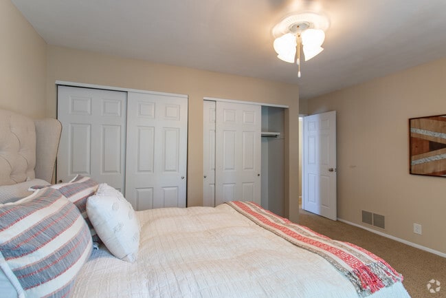 2BR, 1BA - 960 SF Model - Beau Jardin Apartments