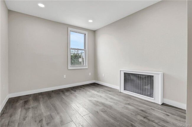 Building Photo - 305 Union Ave