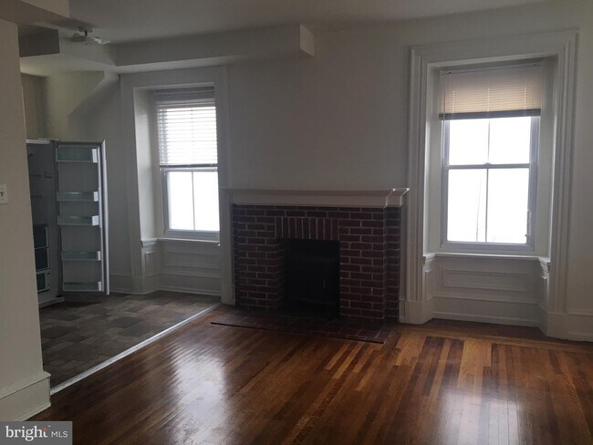 Building Photo - 421 Lyceum Ave