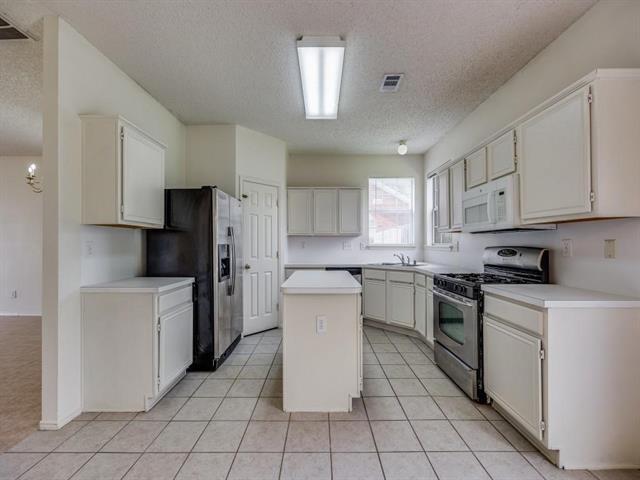 Foto del edificio - 833 Bellflower Dr