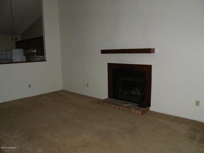Building Photo - 132 Twin Wood Dr