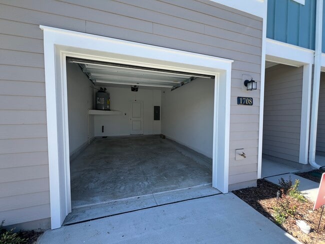 Foto del edificio - 1708 Garden Grove Ct