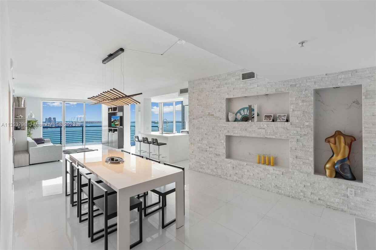 Primary Photo - 325 S Biscayne Blvd