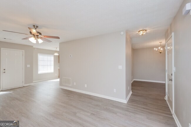 Foto del edificio - 6481 Alford Way