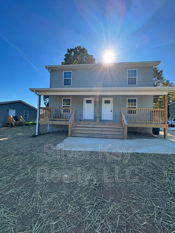 141155 Oak St, Athens, TN 37303 Townhome Rentals in Athens TN