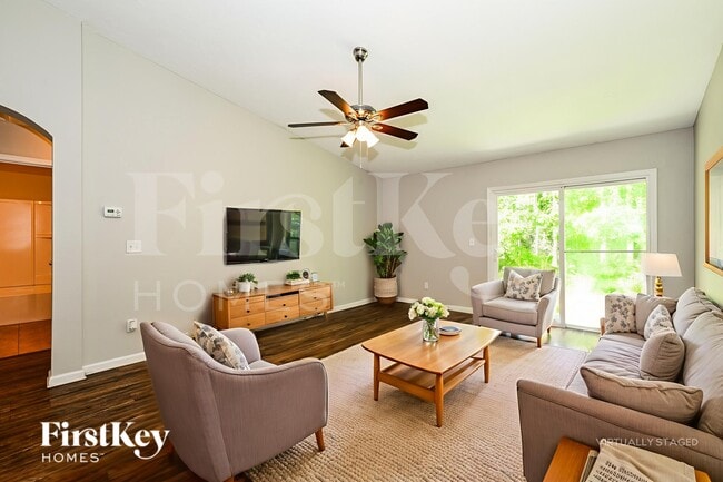 Building Photo - 403 W New England Dr