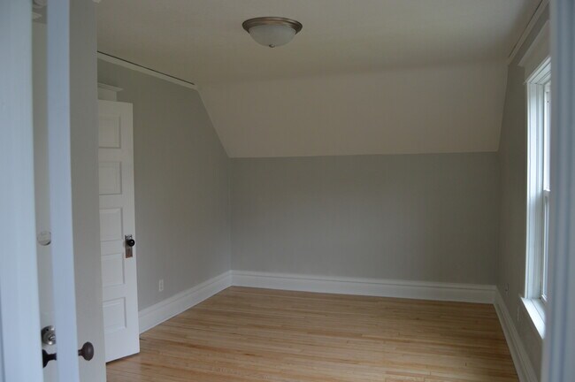 Bedroom 3 - 2111 West 6th Street