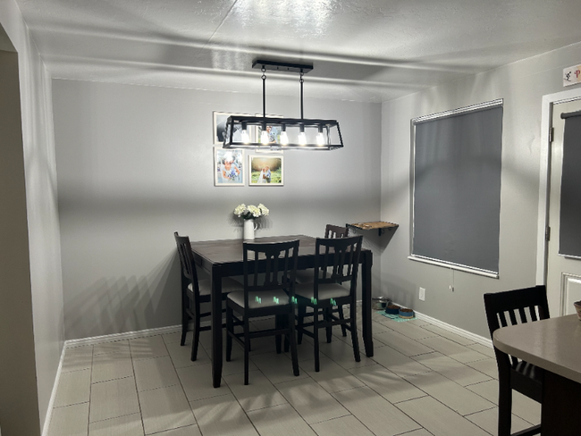 Building Photo - 8827 Pinion Ln