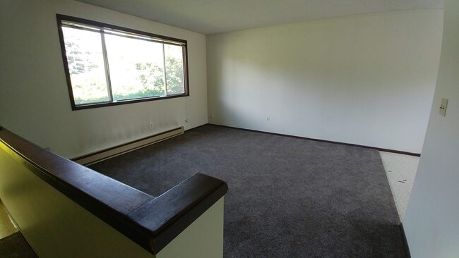 Building Photo - 305 NW Robert St