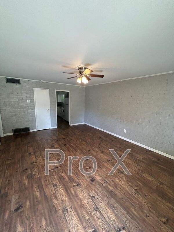 Photo - 402 Dyer St House