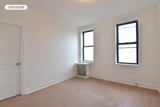 Foto del edificio - 43-26 52nd St