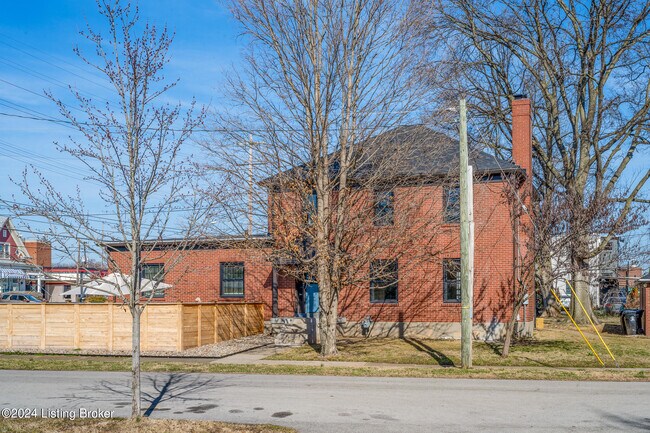 Foto del edificio - 403 Cornell Pl