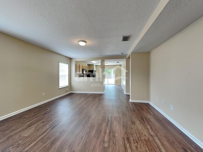 Foto del edificio - 1211 Spring Creek Ct