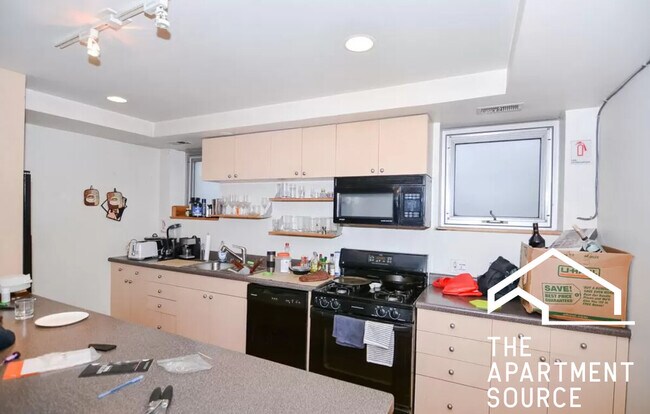 Foto del edificio - 933 W Irving Park Rd