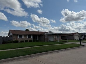 Building Photo - 6932 SW Cherokee Ave