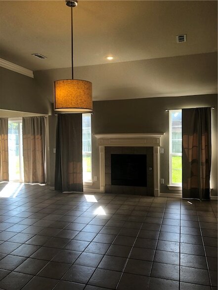Foto del edificio - 624 Golden Meadow Ave