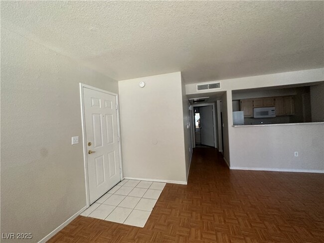 Foto del edificio - 555 E Silverado Ranch Blvd