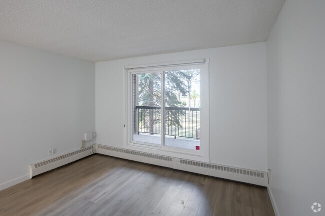 1BR, 1BA - 693SF - Living Room - Christopher County