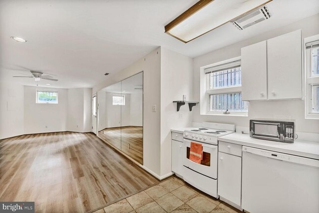 Building Photo - 5106 41ST St NW