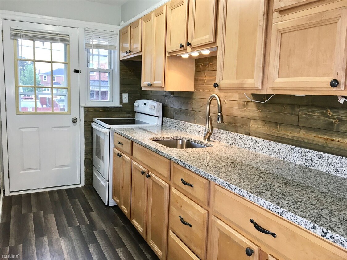 Foto principal - 7938 St Claire Ln
