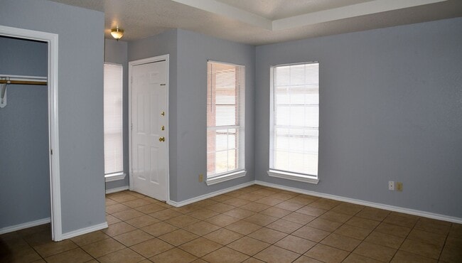 Building Photo - 602 Crestridge Ct